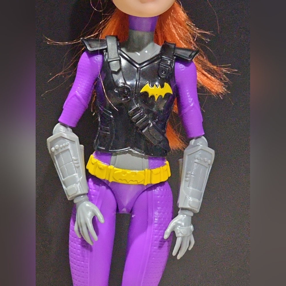 Mattel DC SUPER-HERO‎ GIRLS Batgirl Doll w/ Mission Gear 12" - Picture 4 of 6